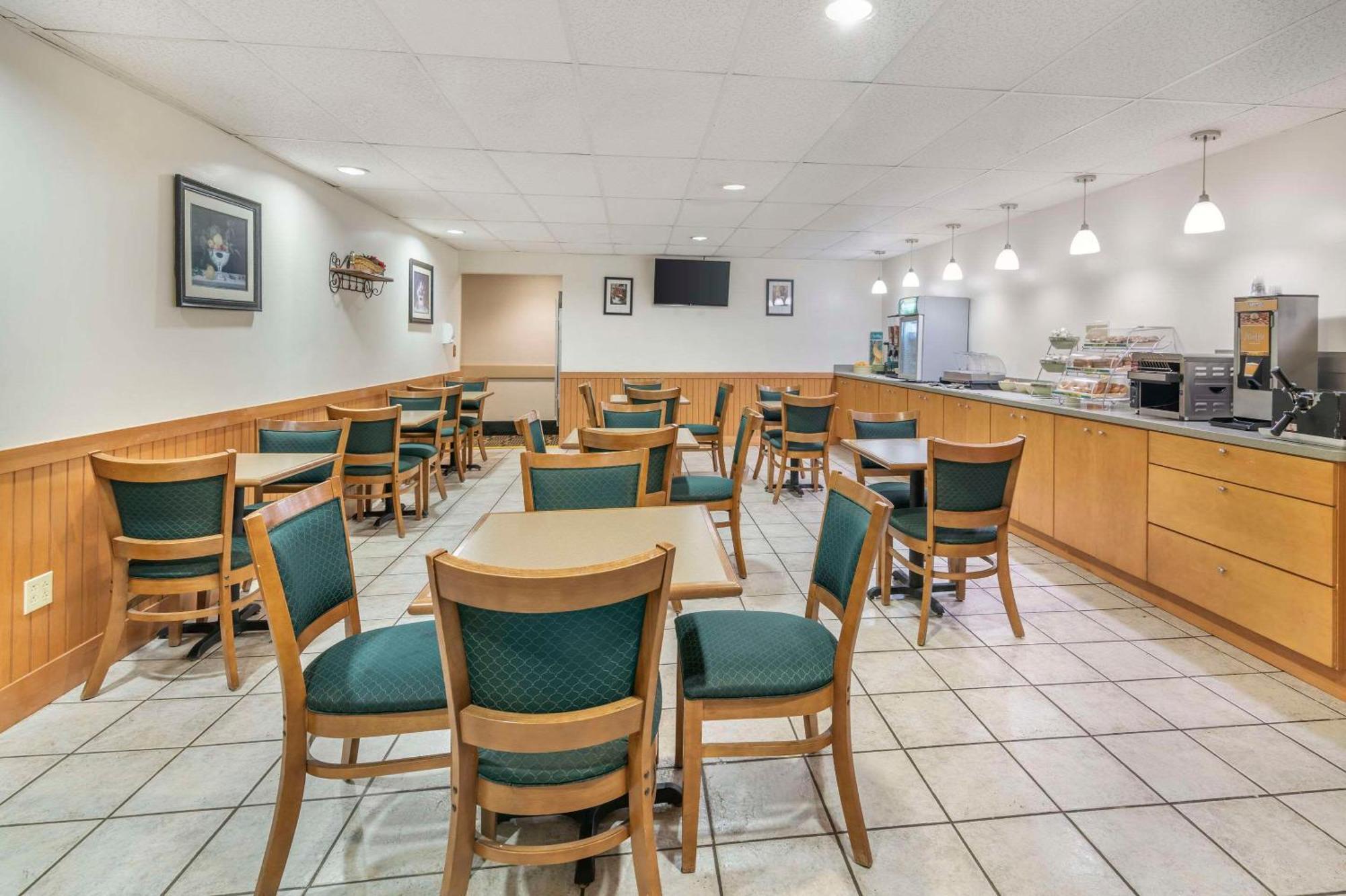 Quality Inn At Bangor Mall Bagian luar foto