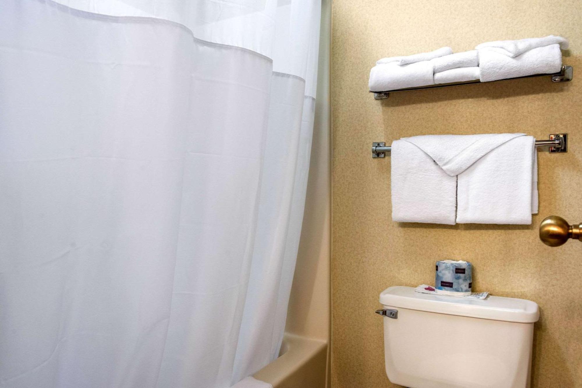 Quality Inn At Bangor Mall Bagian luar foto
